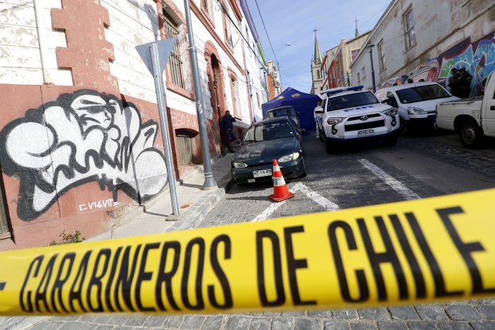 Turista canadiense que visitaba Valparaíso muere tras ser apuñalado en Cerro Alegre