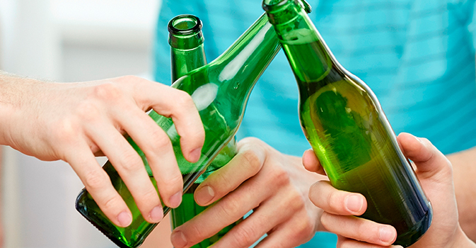El modelo islandés que busca combatir el consumo de alcohol en menores
