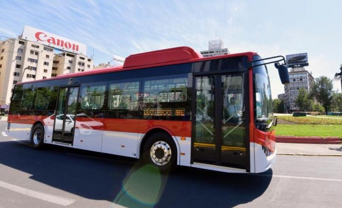 Uso de bus eléctrico genera emociones positivas en pasajeros del Gran Santiago