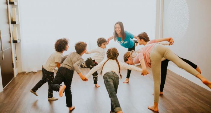 YOMU: yoga, música y mindfulness para madres, padres y educadores