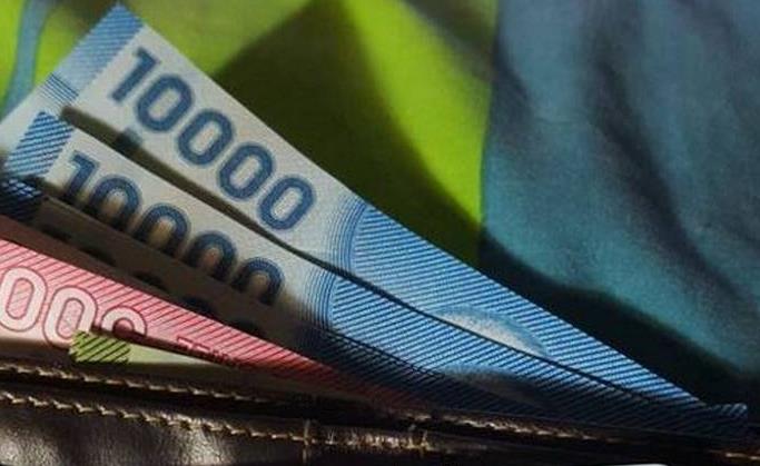 El experimento que muestra que la gente devuelve más las billeteras perdidas con dinero… excepto en dos países latinoamericanos