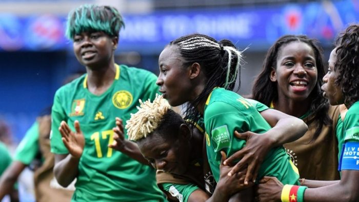 Cuesta arriba para Chile: Camerún gana en el último minuto y obliga a la Roja a golear a Tailandia