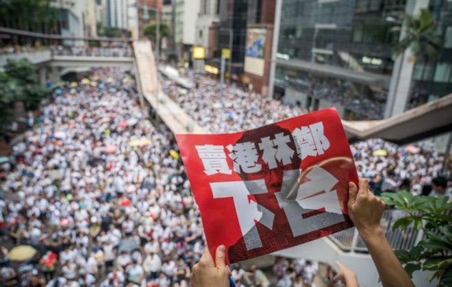 Manifestantes de Hong Kong mantienen la presión con nuevas movilizaciones