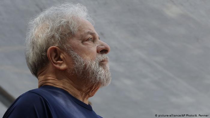 Lula afirma que quiere salir de la cárcel solo con el «100 % de inocencia»