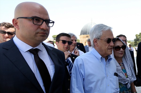 Gobierno justifica polémica foto de Piñera en Jerusalén con ministro palestino: «No tiene por qué saber con quién está al lado»
