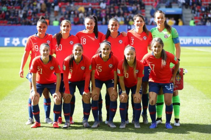 Hinchas denuncian discriminación hacia La Roja Femenina : «La ANFP y clubes se esconden en la idea de que el Fútbol Femenino no vende»