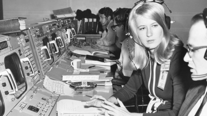 «Sentí mucho más sexismo por parte de la prensa que de los otros ingenieros»: Frances Northcutt, la primera ingeniera en el centro de control de las misiones Apolo