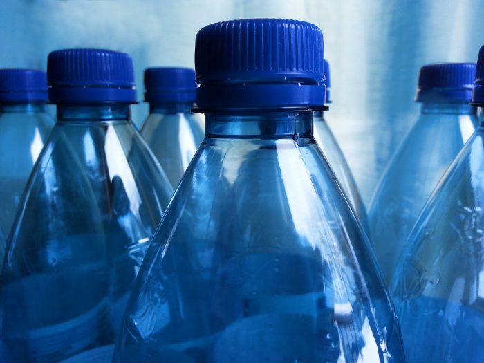 Portugal recompensará con descuentos en el comercio a quienes devuelvan botellas de plástico