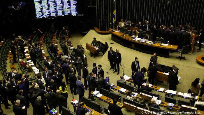 Diputados aprueban en primer debate la reforma de jubilaciones en Brasil