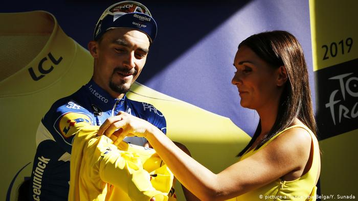 Feministas denuncian «tradición sexista» en el Tour de Francia