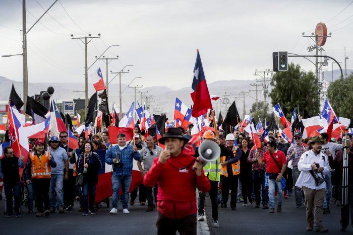 Indignados: Trabajadores de Codelco reaccionan a los cerca de 200 despidos «injustificados»