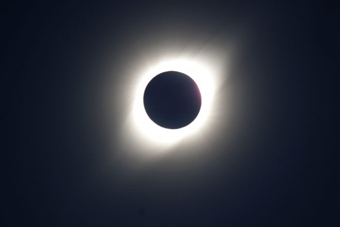 Eclipse arrasa con la mitad de la energía solar de Chile