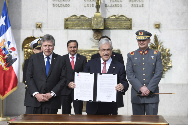 Piñera firma decreto que facilita colaboración de Fuerzas Armadas para combatir el narcotráfico en la frontera