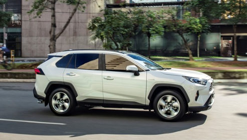 Toyota RAV4 y Prius lideran venta de vehículos electrificados este año