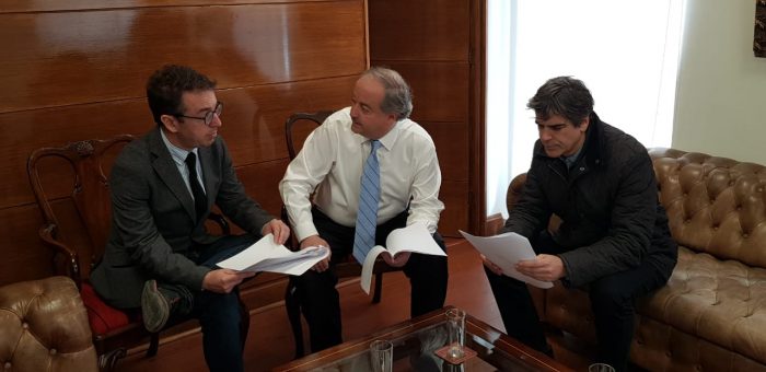 Diputados Silber (DC) y Fuenzalida (RN) pidieron al ministro del Trabajo la clausura de locales de Piccola Italia