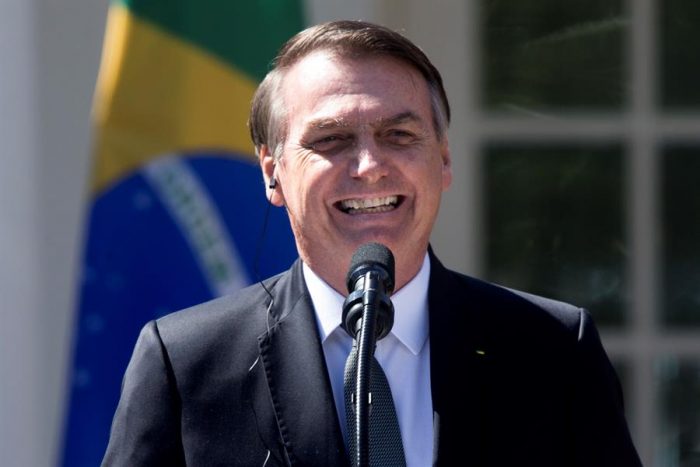 Bolsonaro tilda como «show» la denuncia de Messi de corrupción