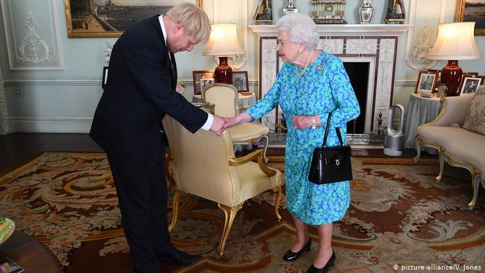 Reino Unido: Boris Johnson pide a la reina suspender el Parlamento y el opositor Corbyn reclama que es “inaceptable”
