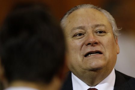 Exministro del TC, Iván Aróstica, repele "turbazo" en su domicilio: un delincuente murió