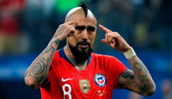 «Chile del flaite Arturo Vidal»: prensa peruana calienta el duelo ante la Roja con polémica columna