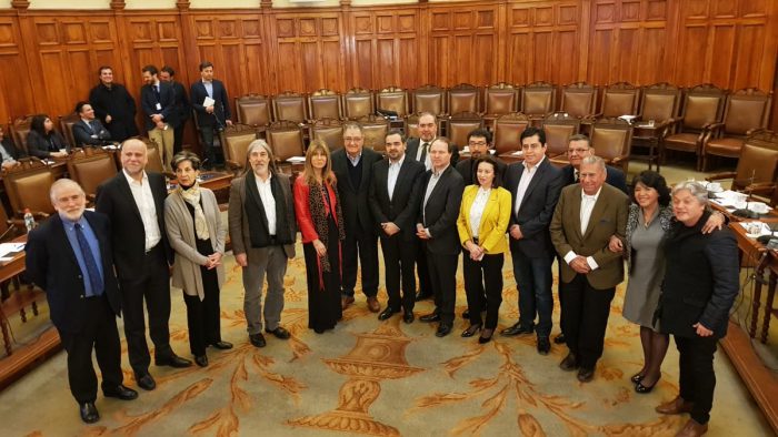 Senadores de oposición dan señal de unidad y anticipan “gallito” con la agenda legislativa de La Moneda