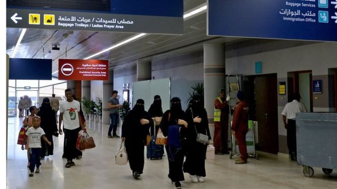 Las mujeres de Arabia Saudita ahora podrán viajar al extranjero sin un guardián masculino