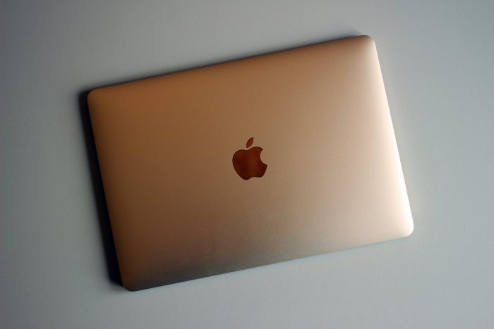 ¿Por qué Estados Unidos prohíbe viajar en avión con un MacBook Pro de 15 pulgadas?