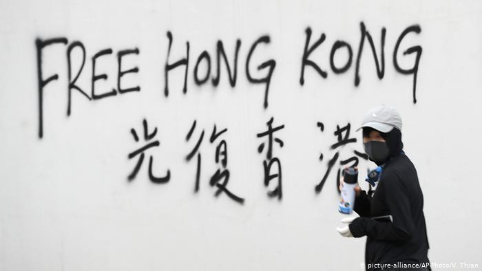 Hong Kong vive nueva jornada de protestas con disturbios y enfrentamientos con la policía