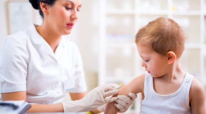 Comienza vacunación universal contra el Virus del Papiloma Humano que incluye a niños