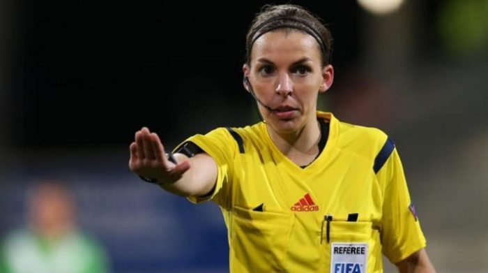 Stephanie Frappart, la primera árbitro que dirigirá una final europea