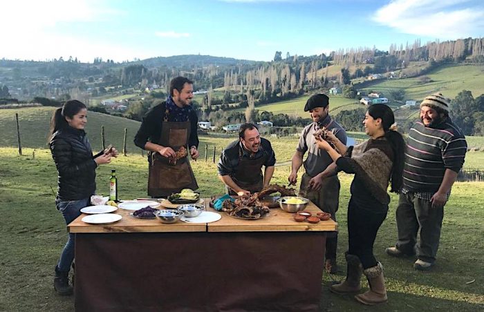“Genios de la carne”: el recorrido de Daniel Greve y el “Profesor” Klocker para descubrir cómo se prepara carne en Chile