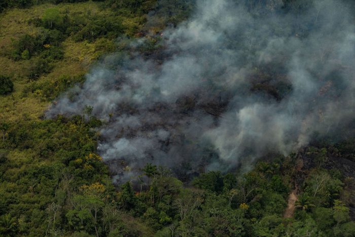 Greenpeace sobrevuela el Amazonas y documenta extensión y alcance del fuego