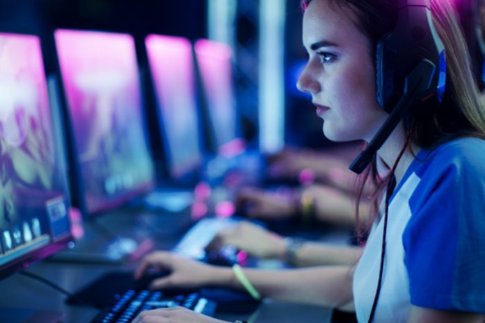 Paridad de género en los videojuegos: mujeres streamers alcanzan un 46,2%