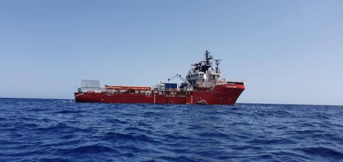 El Ocean Viking aliviado por los 356 migrantes a los que rescató