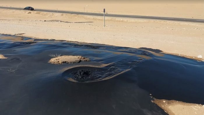 Denuncian derrame de material minero en el desierto de Atacama tras ...