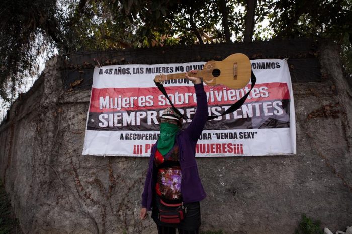 Defensores de los DD.HH. protestan por venta de «La Venda Sexy», un centro de tortura de Pinochet, a una inmobiliaria