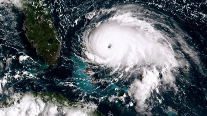 Huracán Dorian: la tormenta de categoría 5 golpea con dureza y toca tierra en la isla de Gran Bahama mientras la costa este de Florida se mantiene en alerta