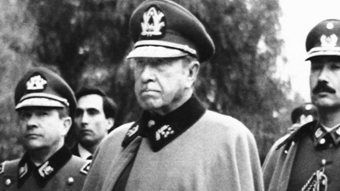 Mario Amorós, biógrafo de Pinochet: «A pesar de su mediocridad intelectual, fue astuto e implacable»