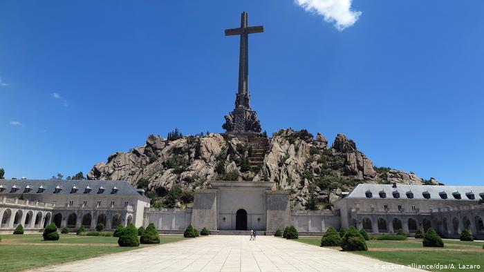 Tribunal Supremo español aprueba la exhumación de Franco de su mausoleo