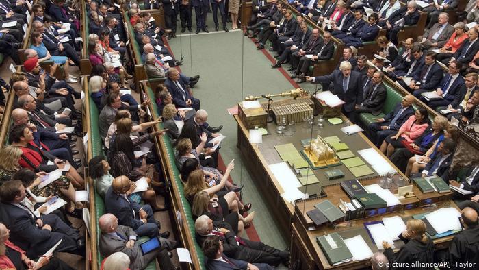 Ley contra «brexit» duro supera primer voto en el Parlamento
