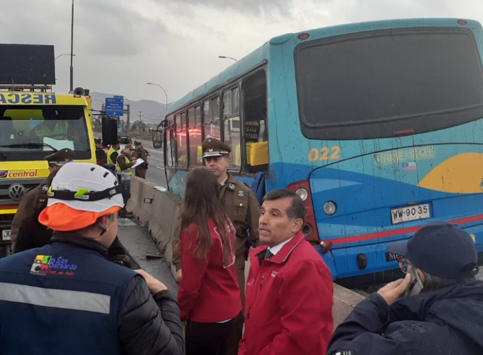 Accidente de bus dejó dos personas fallecidas en Lo Espejo