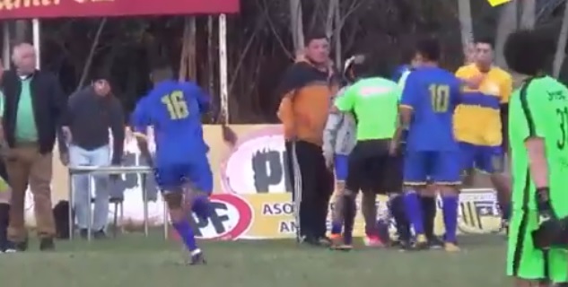 Jugador realiza brutal agresión a árbitro en futbol amateur