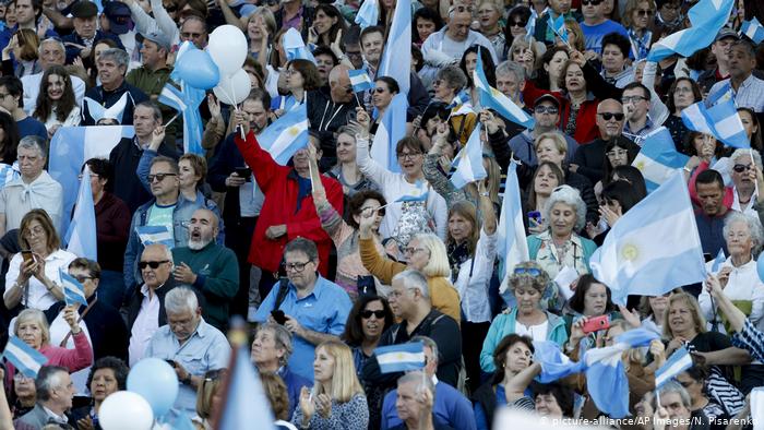 Macri se lanza a una maratónica gira electoral para remontar los resultados de las primarias