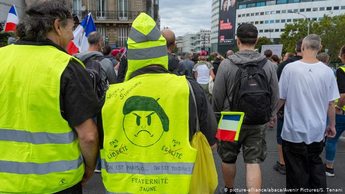 “Chalecos amarillos” vuelven a salir a las calles en Francia