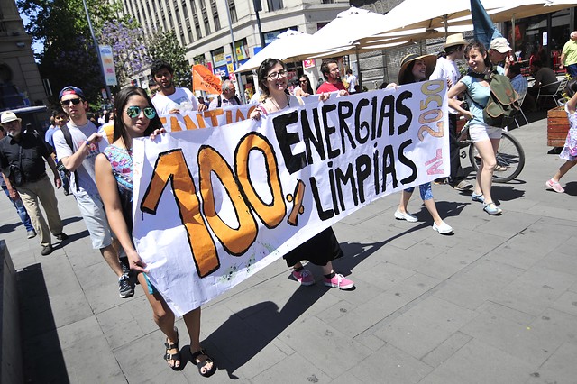 «El futuro del planeta está en marcha»: Fridays for Future Santiago inaugura Semana por la Acción Climática con movilización mundial