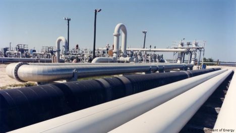 Ofensiva israelí sobre Teherán dispara precios del petróleo: Brent roza los US$80