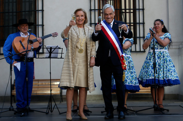Piñera da inicio a las Fiestas Patrias desde La Moneda y llama a romper «clima de pesimismo»