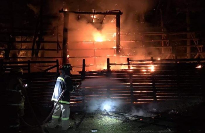 Investigan nuevo ataque incendiario en contra del rodeo: fuego consumió parte de la medialuna en Paredones