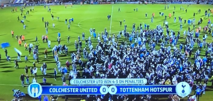Algarabía total: equipo de la cuarta división de Inglaterra eliminó al Tottenham e hinchas invadieron la cancha a modo de celebración