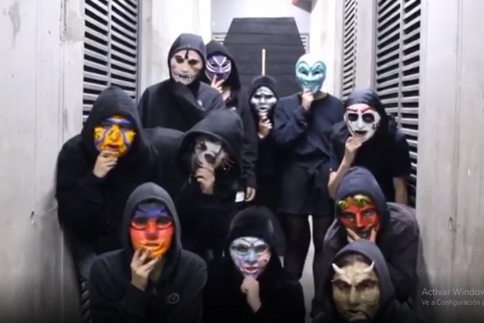 Máscaras contra los sumarios: estudiantes de la UDP no depondrán la toma feminista