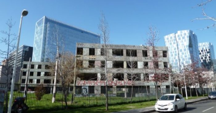 Recurso de protección congela demolición de último edificio de ex villa San Luis de Las Condes